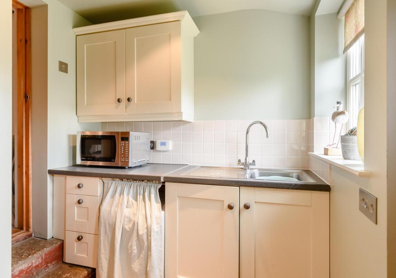 Wisteria Cottage Snape  Екстериор снимка