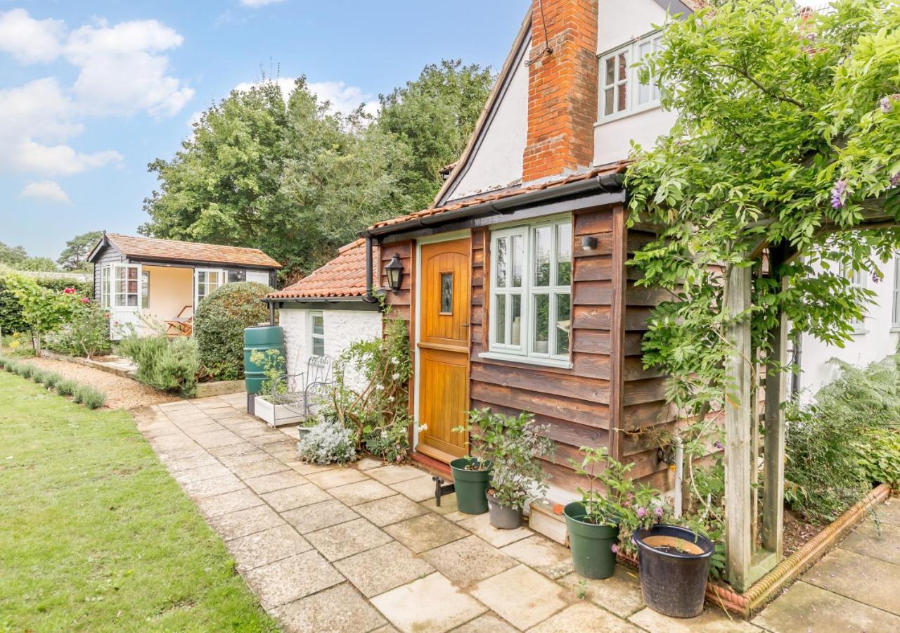Wisteria Cottage Snape  Екстериор снимка